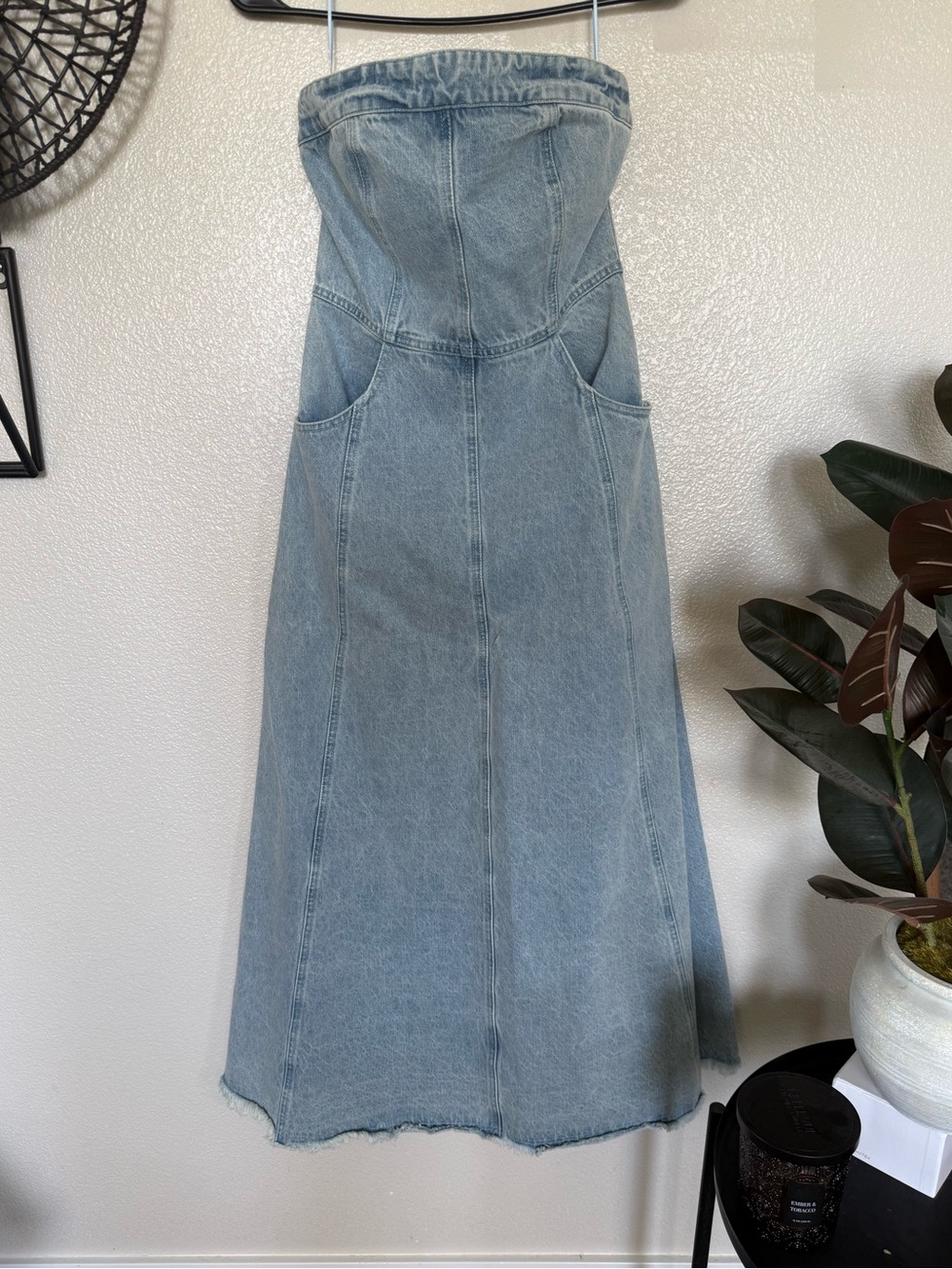 NWT La Lavon Strapless Denim Midi Dress – Light Wash
